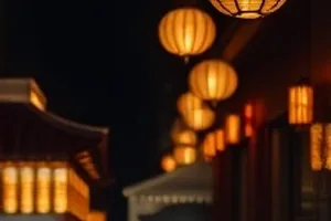 午夜站台：末班车驶离后空无一人的站台